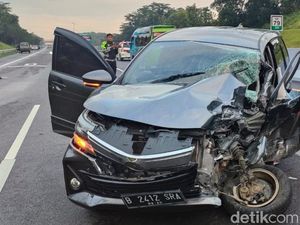 Minibus Tabrak 2 Kendaraan di Tol Cipali, 1 Orang Tewas Minibus Tabrak 2 Kendaraan di Tol Cipali, 1 Orang Tewas