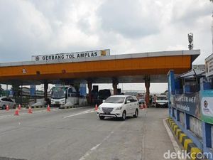 109 Ribu Pemudik Kekurangan Saldo saat Keluar Tol Belmera 109 Ribu Pemudik Kekurangan Saldo saat Keluar Tol Belmera
