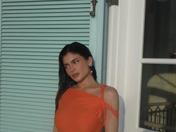 Kylie Jenner Dikecam Moralnya Rusak Setelah Jiplak Karya Baju Desainer Lain