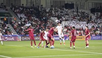 Qatar mendapat penalti di menit ke-44. Pelanggaran Rizky Ridho terhadap Mahdi Salem di kotak penalti membuat wasit menunjuk titik putih. Khaled Ali yang maju sebagai eksekutor sukses mengecoh Ernando yang salah menebak arah tembakan.