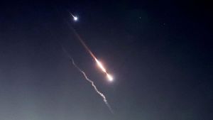 Potret Iran Hujani Israel dengan Rudal
