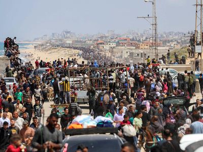 Potret Ribuan Warga Palestina Berusaha Kembali ke Gaza Utara