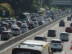 Lalin Lebaran Kedua Padat, Contraflow Km 55-65 Tol Japek Diterapkan