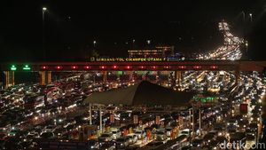 Puncak Arus Balik, Kendaraan Mengular Kian Padat di GT Cikatama
