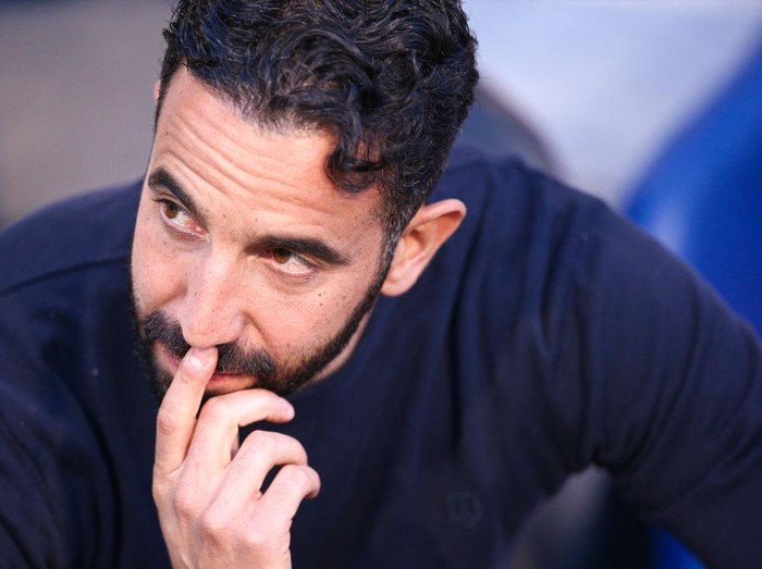 BARCELOS, PORTUGAL - APRIL 12: Head Coach Ruben Amorim of Sporting CP gestures prior to the Liga Portugal Bwin match between Gil Vicente and Sporting CP at Estadio Cidade de Barcelos on April 12, 2024 in Barcelos, Portugal. (Photo by Diogo Cardoso/Getty Images) (Photo by Diogo Cardoso/Getty Images)