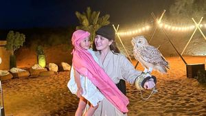 7 Potret Shandy Aulia Liburan ke Dubai Sambil Momong Anak, Cantik Bersorban