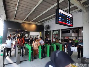 Hari Terakhir Cuti Lebaran, Stasiun Sudirman Dipadati Pengguna KRL Hari Terakhir Cuti Lebaran, Stasiun Sudirman Dipadati Pengguna KRL