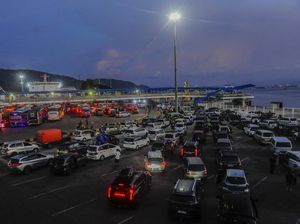Suasana Puncak Arus Balik di Pelabuhan Merak Suasana Puncak Arus Balik di Pelabuhan Merak