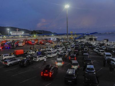 Suasana Puncak Arus Balik di Pelabuhan Merak