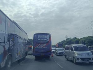 Tol Japek Menuju Cikampek Macet Pagi Ini Imbas Contraflow Arah Jakarta