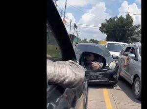 Toyota Agya Lawan Arah Kena Batunya! Dipukul Mundur Mobil Lain Toyota Agya Lawan Arah Kena Batunya! Dipukul Mundur Mobil Lain