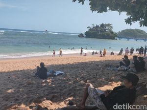 Libur Lebaran, Ribuan Wisatawan Padati Pantai Balekambang Malang Libur Lebaran, Ribuan Wisatawan Padati Pantai Balekambang Malang