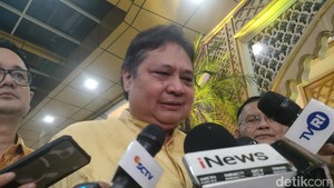 Airlangga Balas Hasto soal Semua Boleh Daftar kecuali Bobby