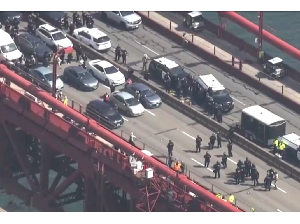 Saat Lalin di Jembatan Golden Gate Lumpuh Sesaat Imbas Aksi Bela Palestina Saat Lalin di Jembatan Golden Gate Lumpuh Sesaat Imbas Aksi Bela Palestina