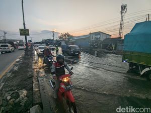 Genangan Rob di Pantura Sayung Demak Berangsur Surut Genangan Rob di Pantura Sayung Demak Berangsur Surut
