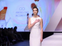 Penghormatan untuk Korban Penembakan Lewat Gaun Dior di Belgrade Fashion Week