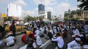 Foto-foto Aksi 164 Istighosah Kubro di Patung Kuda