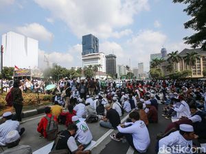 Foto-foto Aksi 164 Istighosah Kubro di Patung Kuda