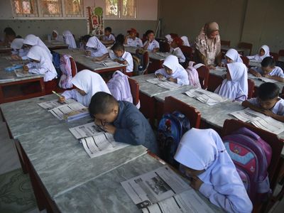 Hari Pertama Sekolah usai Libur Lebaran di Maluku Utara dan Papua