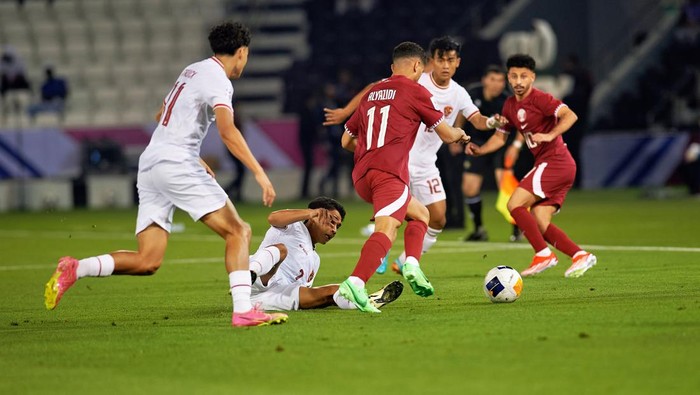Indonesia menghadapi Qatar di partai penyisihan Grup A Piala Asia U-23 2024. Bermain di Stadion Jassim Bin Hamad, Senin (15/4), Indonesia tumbang 2-0.