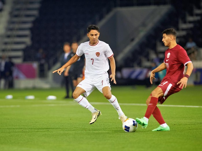 Indonesia menghadapi Qatar di partai penyisihan Grup A Piala Asia U-23 2024. Bermain di Stadion Jassim Bin Hamad, Senin (15/4), Indonesia tumbang 2-0.