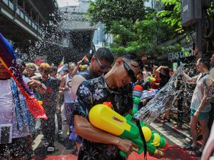 Basah-basahan di Festival Songkran Thailand Basah-basahan di Festival Songkran Thailand