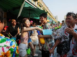 Festival Songkran yang Kelabu, 243 Orang Tewas Festival Songkran yang Kelabu, 243 Orang Tewas