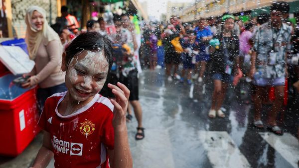 Kemeriahan Perang Air untuk Sambut Tahun Baru Thailand