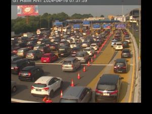 Cuti Lebaran Berakhir, Tol Dalam Kota Jakarta Padat Pagi Ini Cuti Lebaran Berakhir, Tol Dalam Kota Jakarta Padat Pagi Ini