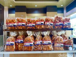 5 Pusat Oleh-oleh di Padang, Bisa Belanja Keripik Sanjai hingga Jengkol