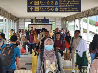 Libur Selesai, Commuter Line Kembali Penuh Penumpang