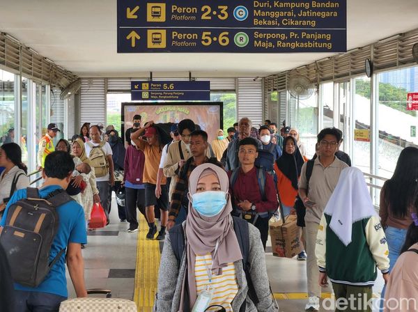 Libur Selesai, Commuter Line Kembali Penuh Penumpang
