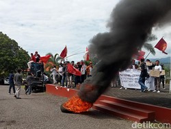 Cipayung Flotim Demo Minta Hasil Audit Ibu-Bayi Mati di RS Larantuka Dibuka