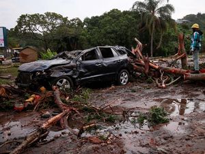 Video: 49 Orang Tewas Akibat Banjir di Afrika Selatan Video: 49 Orang Tewas Akibat Banjir di Afrika Selatan