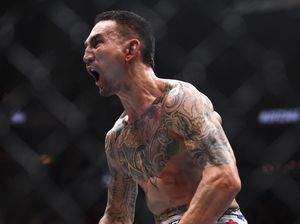 Max Holloway Bikin Dustin Poirier Tutup Karier UFC dengan Kekalahan Max Holloway Bikin Dustin Poirier Tutup Karier UFC dengan Kekalahan
