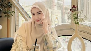 Melody Prima, Si Cantik yang Suka Foto Estetik Bareng Makanan