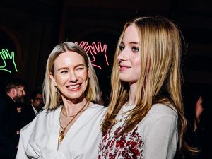 Anak Naomi Watts Jadi Transgender, Perubahannya Jadi Kontroversi Anak Naomi Watts Jadi Transgender, Perubahannya Jadi Kontroversi