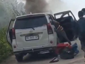 Diduga Korsleting Listrik, Mobil Pemudik Terbakar di Jalan PALI-Mura