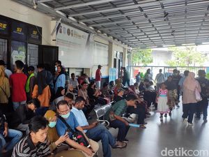 Pemohon SIM-SKCK di Polrestabes Palembang Membeludak Usai Libur Lebaran