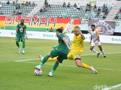 Liga 1: Persebaya Tertinggal 0-1 dari Dewa United di Babak Pertama