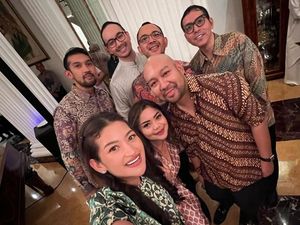 7 Foto Gaya Lebaran Keluarga Cendana, Tanpa Mayangsari Tapi Ada Tata Cahyani 7 Foto Gaya Lebaran Keluarga Cendana, Tanpa Mayangsari Tapi Ada Tata Cahyani