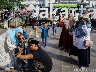 Potret Kota Tua Jakarta Masih Ramai Meski Libur Lebaran Telah Usai