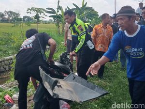 Kesaksian Warga Lihat Motor Siswi SMA Terbang Usai Adu Banteng di Klaten Kesaksian Warga Lihat Motor Siswi SMA Terbang Usai Adu Banteng di Klaten