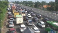 Penampakan Arus Balik Menuju Jabodetabek Via Tol Cikampek KM 62