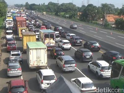 Penampakan Arus Balik Menuju Jabodetabek Via Tol Cikampek KM 62