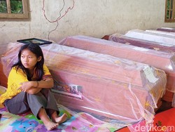 Suasana Haru di Rumah Duka Korban Longsor Palangka Tana Toraja