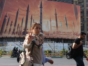 Penerbangan di Bandara Teheran Kembali Dilanjutkan Usai Serangan Israel Penerbangan di Bandara Teheran Kembali Dilanjutkan Usai Serangan Israel