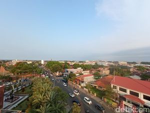 Menikmati Keindahan Kota Cirebon dari Ketinggian Menikmati Keindahan Kota Cirebon dari Ketinggian