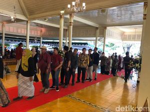 Antusias Warga Hadiri Open House Sultan HB X di Kepatihan Yogyakarta