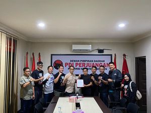 Herman Deru Ambil Formulir Pendaftaran Balongub di PDIP Sumsel